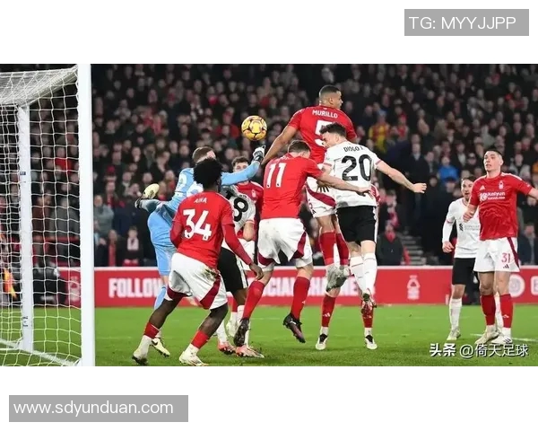 尤文图斯与曼联后防线对决分析及战术布局探讨